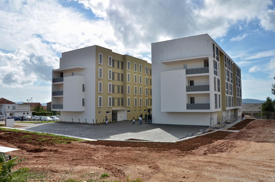 POS zgrada, Crvene kuće (Foto: Ivan Katalinić / Antena Zadar)