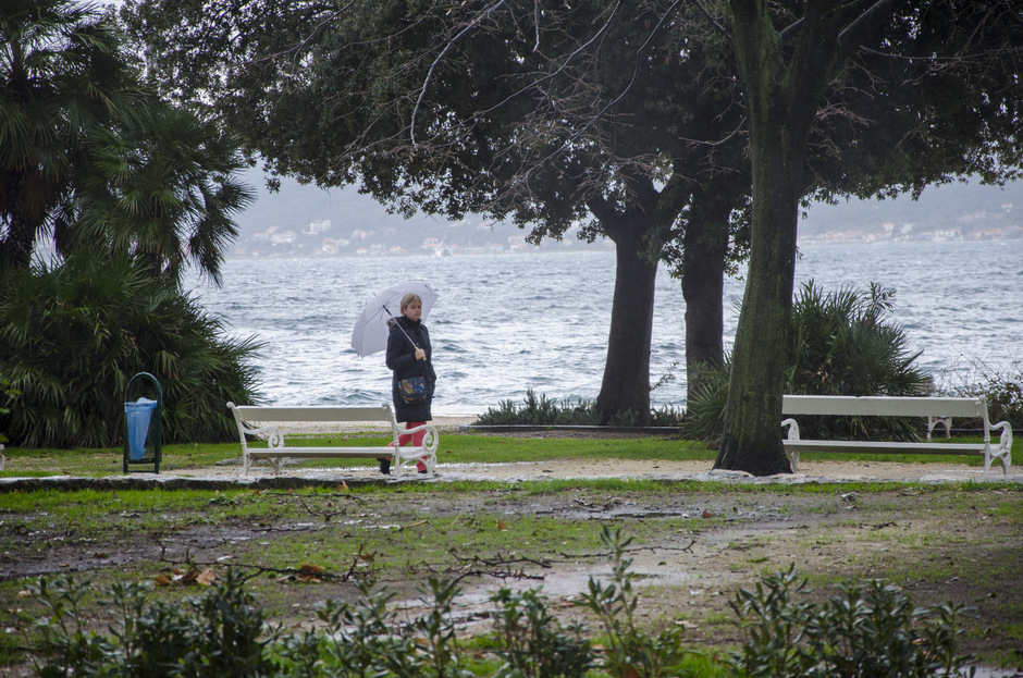 Kiša, šetnja rivom (Foto: Ivan Katalinić / Antena Zadar)