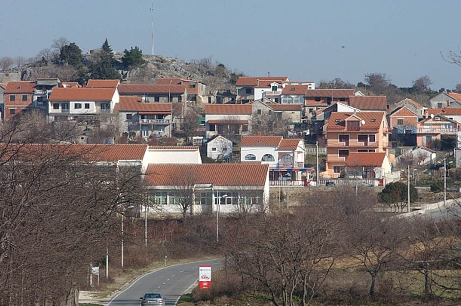 Polača