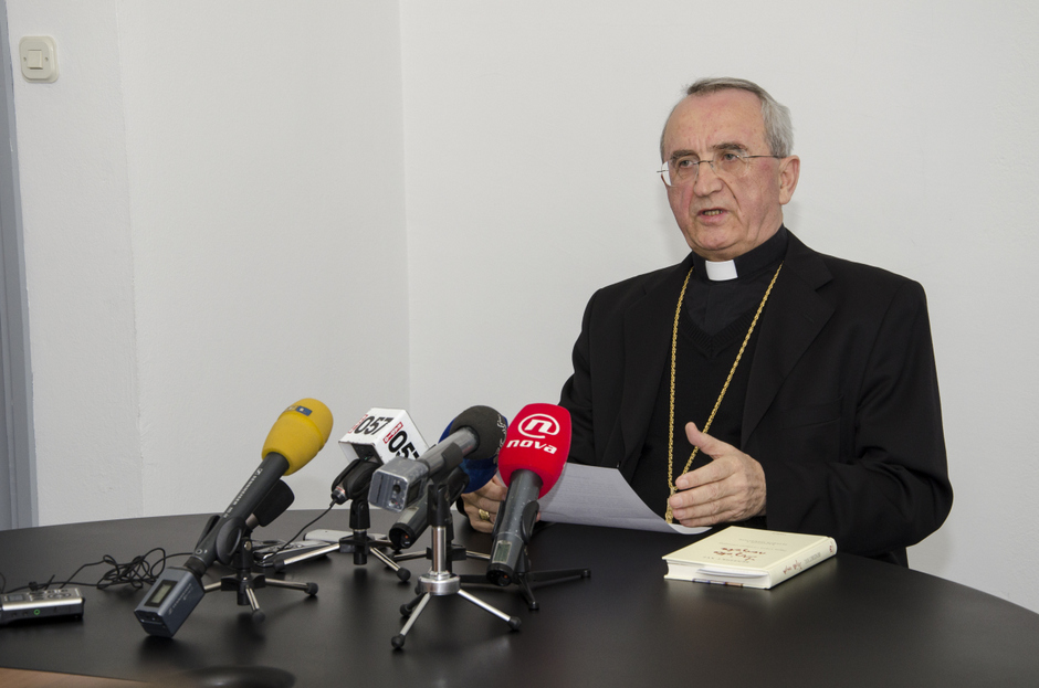 Mons. Želimir Puljić, konferencija povodom ostavke Pape Benegdikta XVI (Foto: Ivan Katalinić / Antena Zadar)