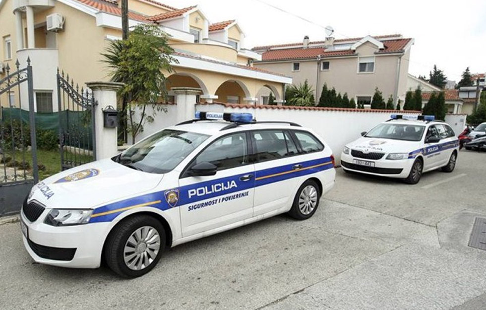 Policija ispred kuće Marka Pupića Bakrača