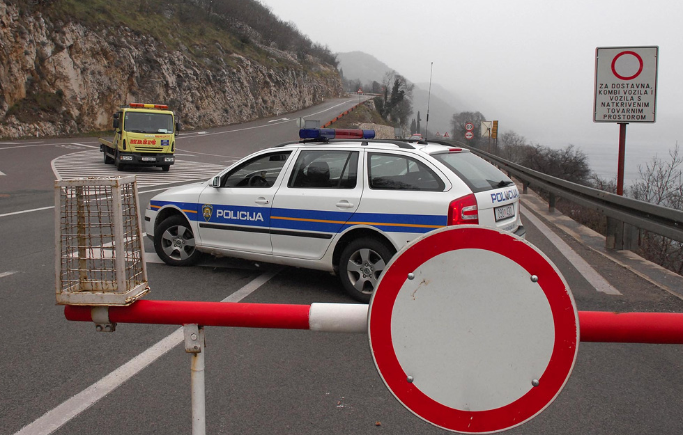 Zabrana prometovanja, bura, zatvorena cesta