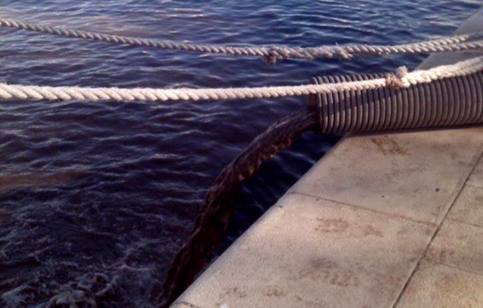 Bacanje mulja u more