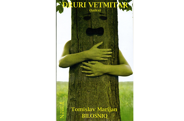 Osamljeno drvo na albanskom i engleskom