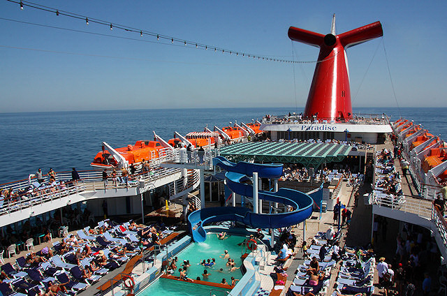 Carnival Paradise, bazen