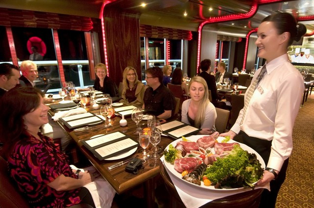 Carnival Paradise, restoran, konobar