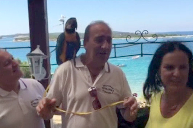 Mladen Grdović i papiga Feručo