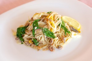 Špageti sa sardinama, orasima i jajetom 1