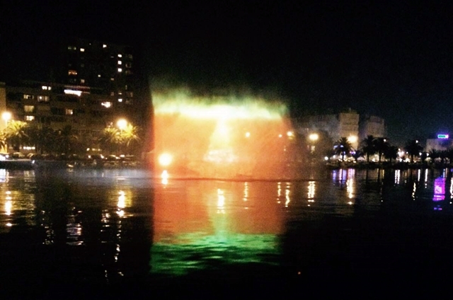 HoloJelka, hologramska jelka, uvala Jazine, Branimirova obala, v1