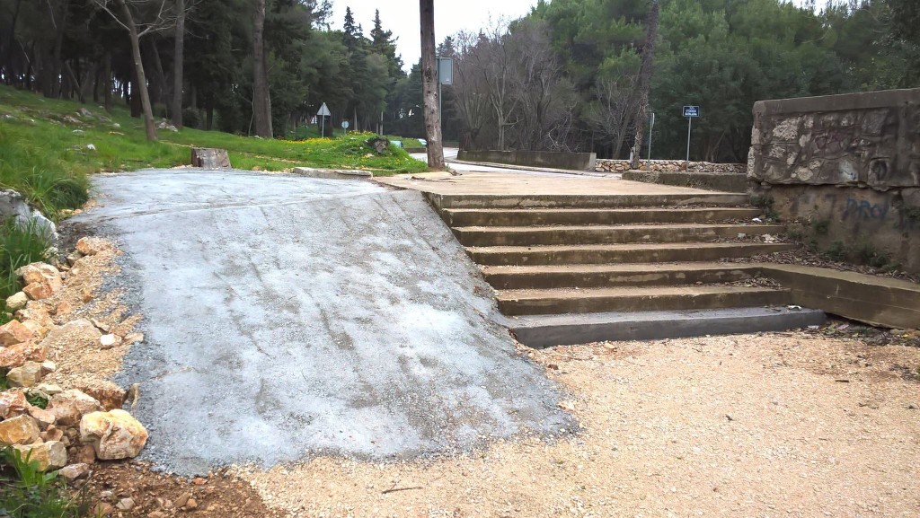 Stočni mostić, prilazni put