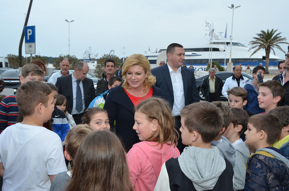 Predsjednica u druženju s novaljskom djecom