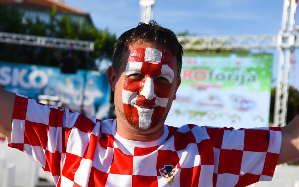 Vir, EUROforija, navijači, kockice