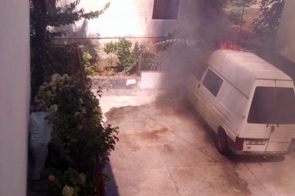 Zapaljeni kombi Plovanija (5)