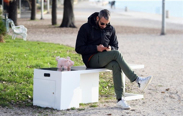 easybench-energetska-ucinkovitost-solarna-klupa-energetska-efikasnost