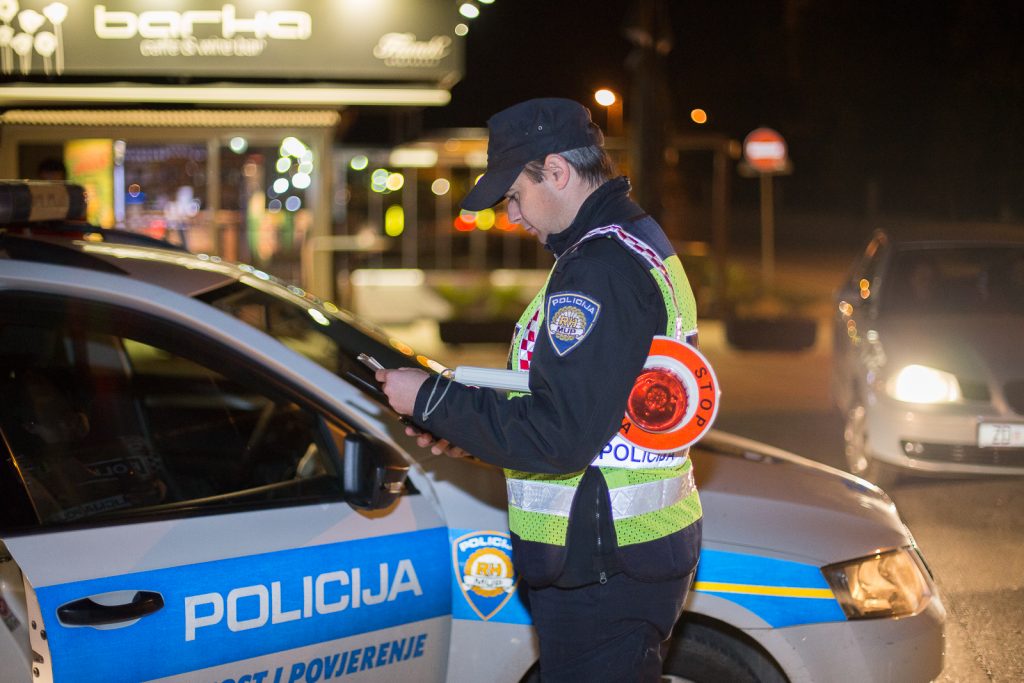 Policija