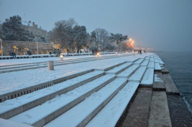 Snijeg u Zadru, morske orgulje (Foto: Ivan Katalinić / Antena Zadar)