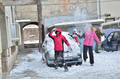 Snijeg u Zadru, grudanje (Foto: Ivan Katalinić / Antena Zadar)