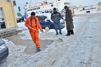 Čišćenje snijega (Foto: Ivan Katalinić / Antena Zadar)