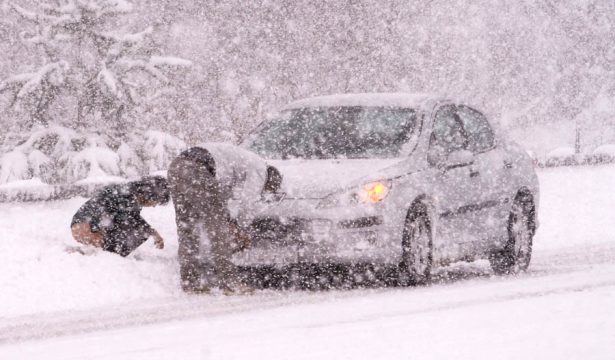 Snijeg zameo autocestu A1