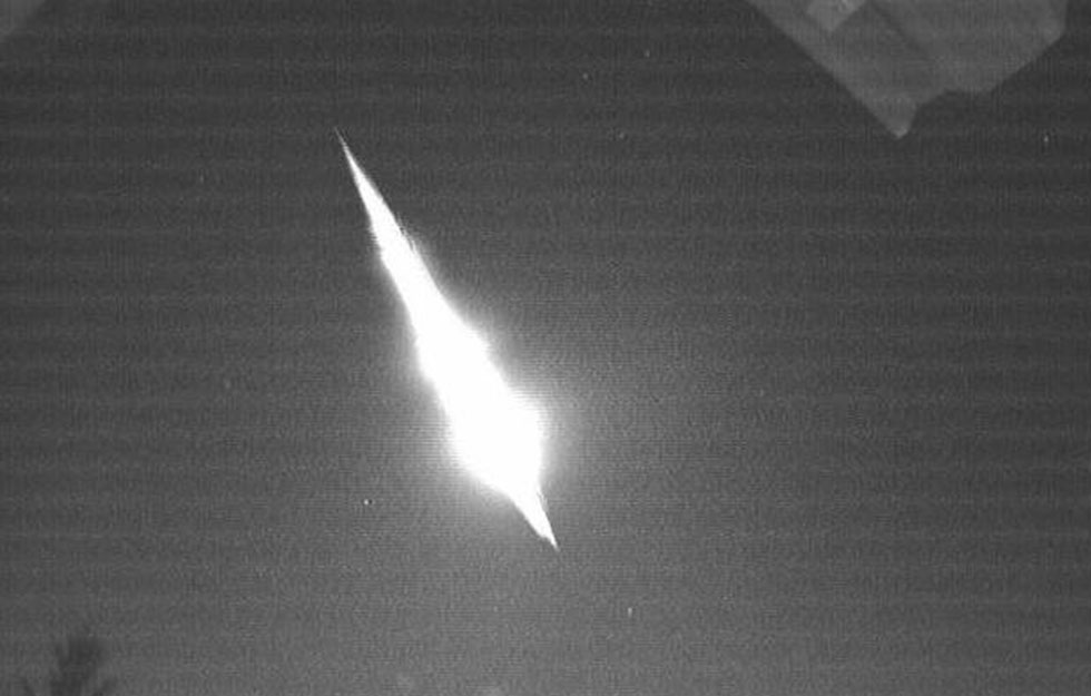 Net meteor. Метеорит силуэт. meteor fireball. файрболл 30°.