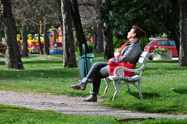 Lezbijke ližu macu na plaži