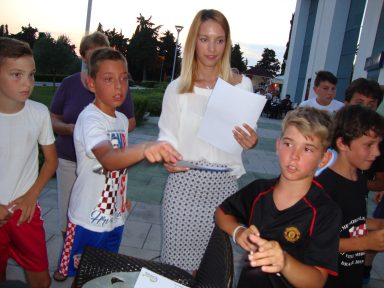 13575559_935967189854772_1192857378_o