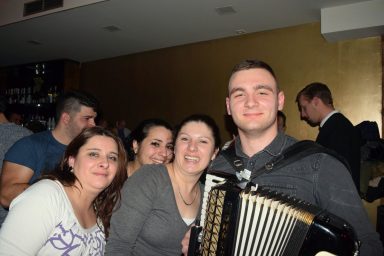 Posh Pub 131174