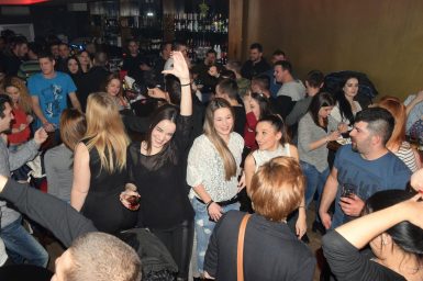 Posh Pub 131175