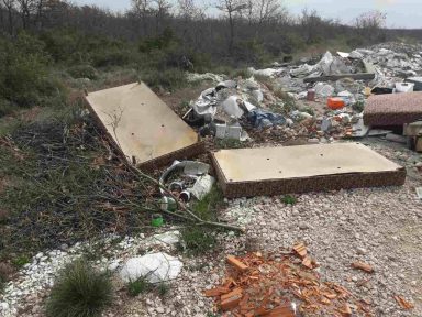 Divlji deponij (5)