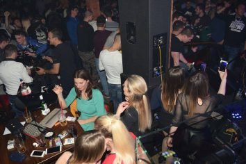 Posh Pub 18317 10