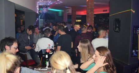 Posh Pub 18317 12