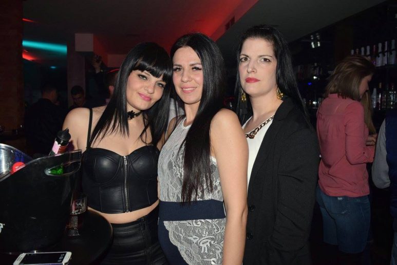 Posh Pub 18317 33