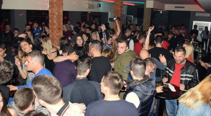 Posh Pub Show Legende 5