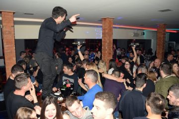 Posh Pub Show Legende 6