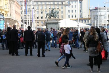 Vir u Zagrebu na trgovima 34