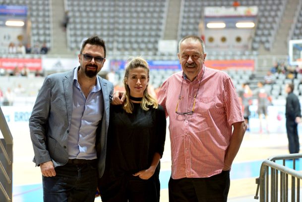 PETAR GRASO SA SESTROM BUGOM I OCEM ZORANOM