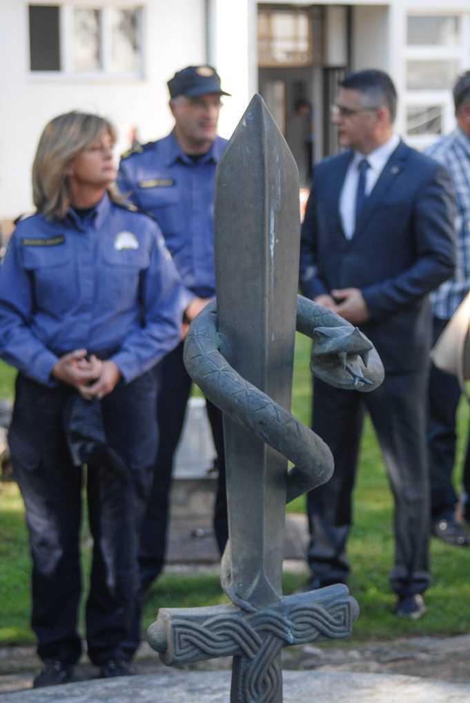 policija