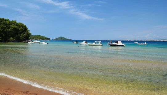 Kukljica_plaža_Kostanj