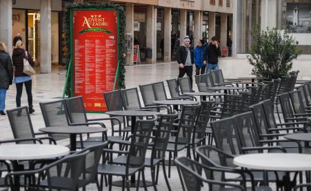 forum,zima,hladnoca,prazni kafici