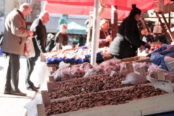 trznica, bademi,orasi