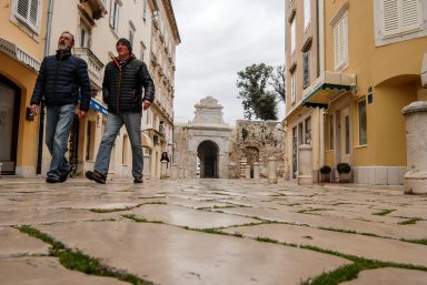 poljana pape aleksandra III,kamena ulica