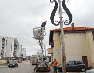 skidanje bozicnih ukrasa
