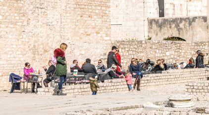 kafić,sunce,proljeće