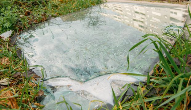 vjetrobransko staklo,razbijena sofersajba