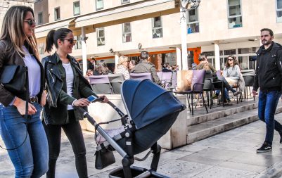 forum,dječja kolica,kafić,hostel