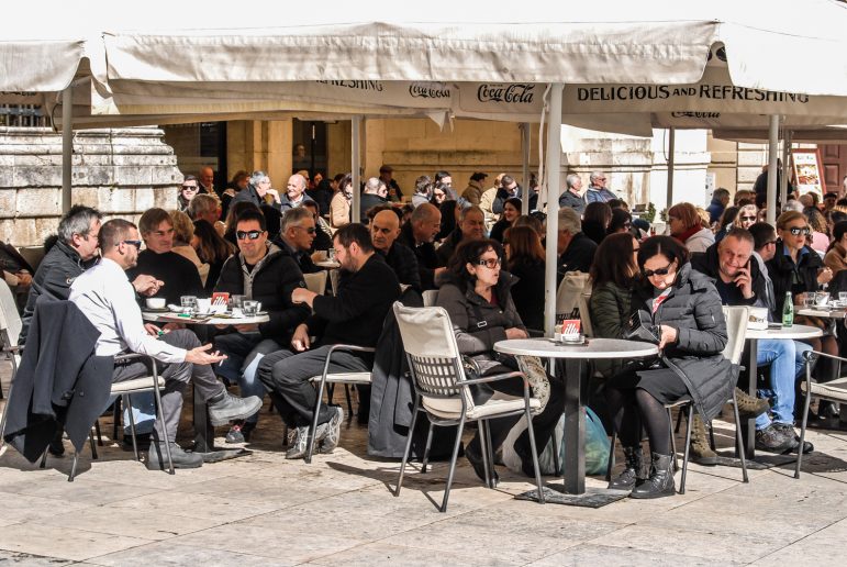 narodni trg,kafić lovre,sunce