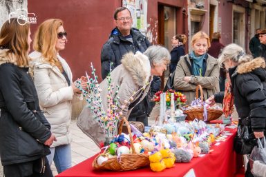 udrga svijetlo,štand,narodni trg