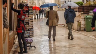 ulicama moga grada-36,suveniri, kisa, kisobran, vrijeme