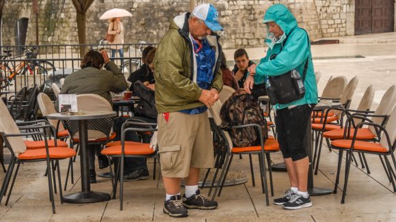 ulicama moga grada-38,kisa,turisti,kafic,trg petra zoranica