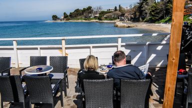 ulicama moga grada-4,portos bar,kava,citanje novina